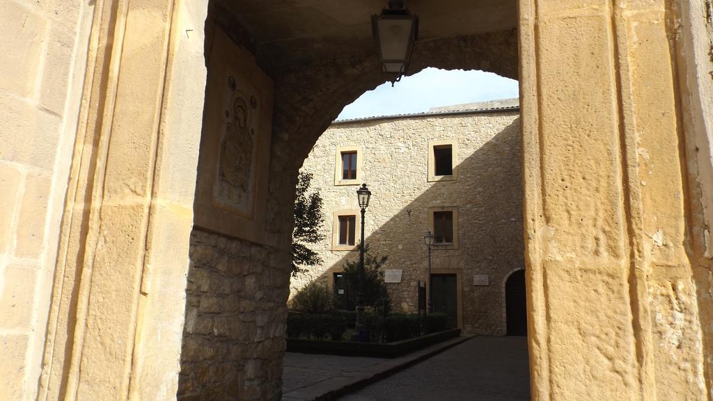 Bed And Breakfast Baobab Piazza Armerina Exterior foto